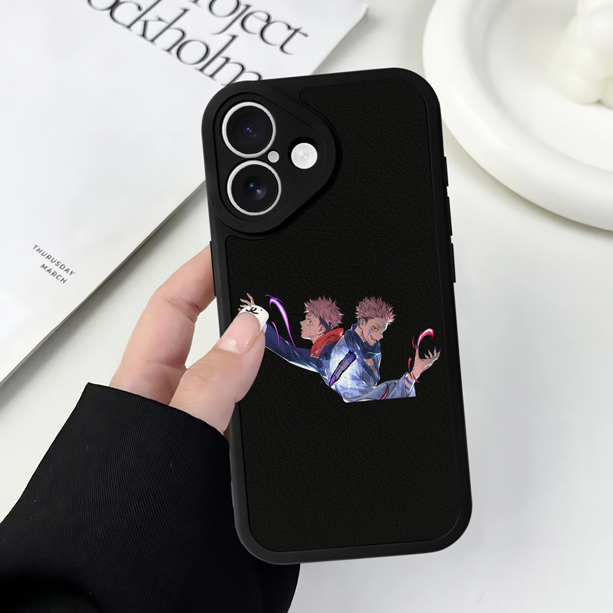（画像用） 呪術廻戦 Jujutsu Kaisen 【iPhone 16シリーズ対応】シリコンスマホケース（レザー調） 材質：シリコン